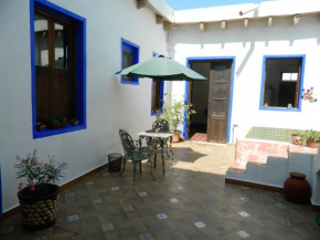 Гостиница Ikali Hostel  Монтерей